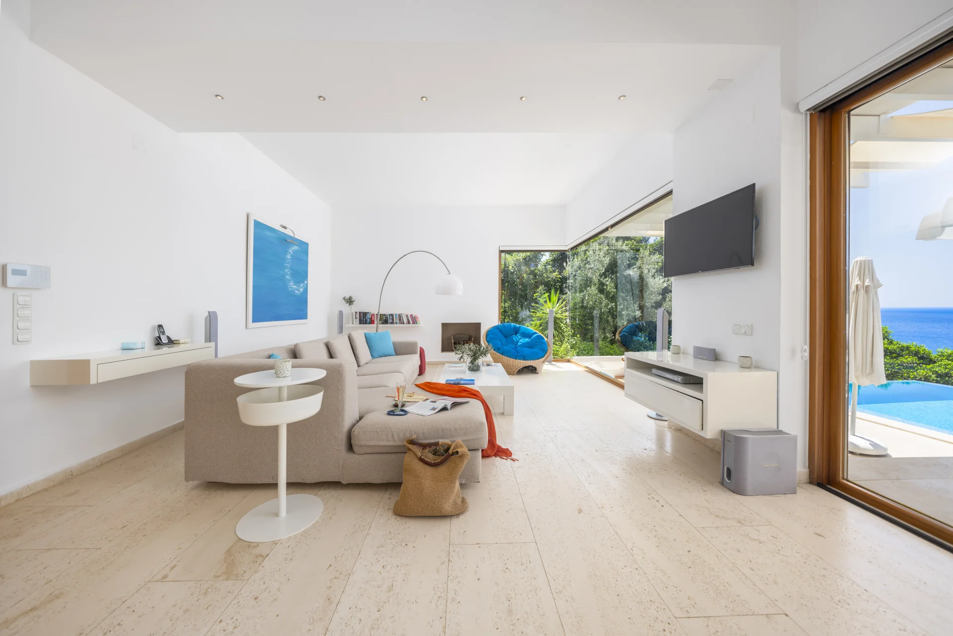 Kitchen & Dining Area